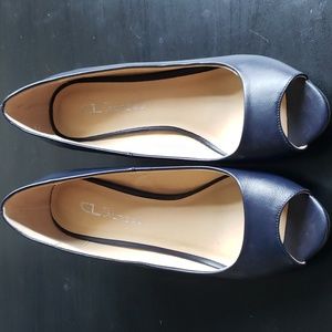 CL by Chinese Laundry navy heels size 9